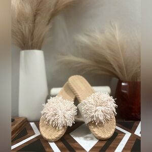 FLUFFED SANDALS | Sz 35